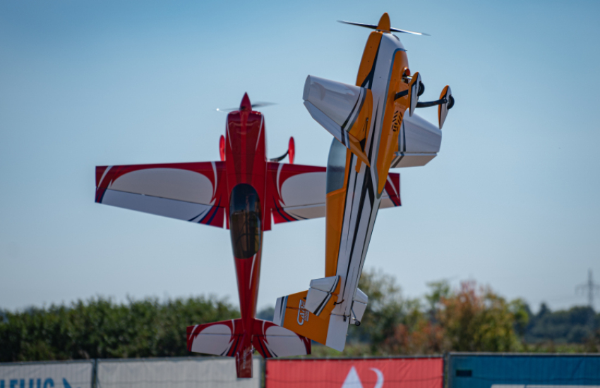 Extra330LX 2.6m (32%)