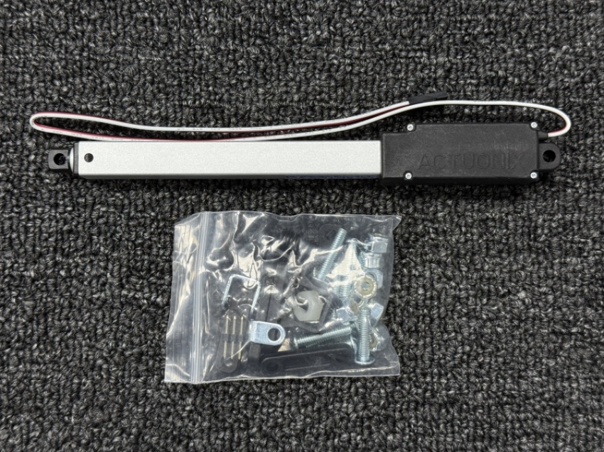 Actuonix Electrical Linear Actuator 100mm 150:1 6 volts (Sehr Langsam)