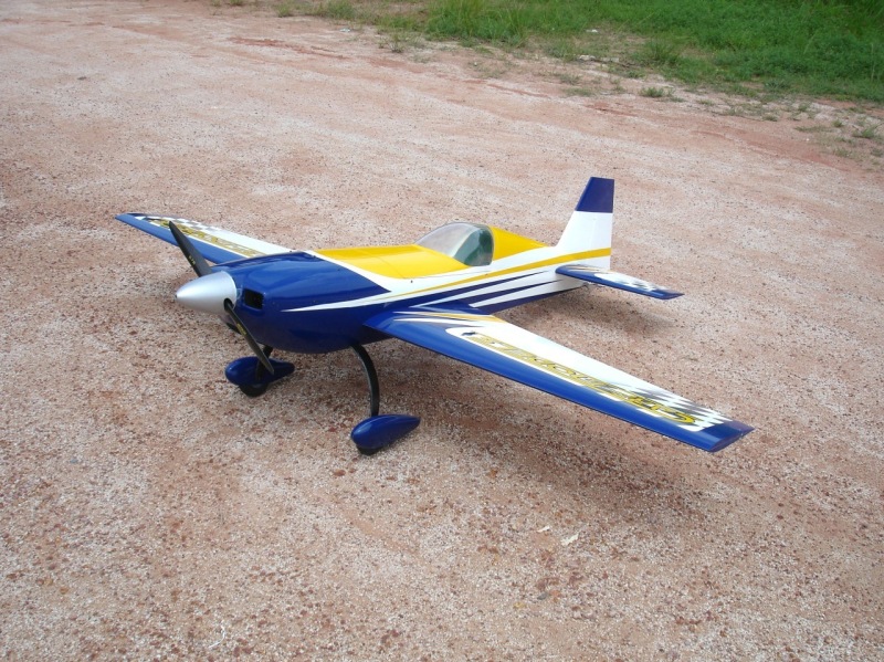 Extra 330SC 2.3m (Chequer scheme yellow/blue)