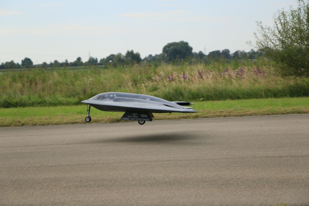 b2 bomber rc plane